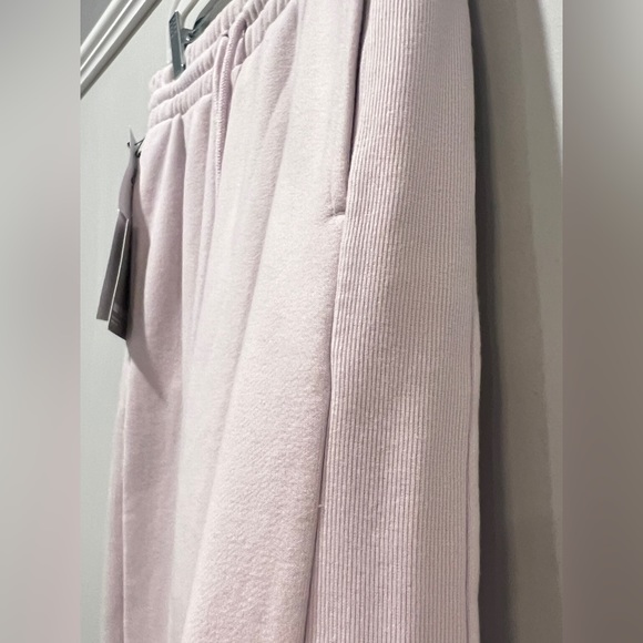 Grey Lilac TNA sweatpants - Picture 4 of 7